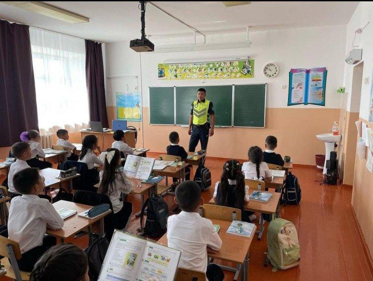 2022 жылдың 1 - 15 аралығында өтіп жатқан “Назар аударыңыз, балалар”  тақырыбында 1-4 сыныптар аралығында полиция қызметкерлері оқушылармен жолда жүру